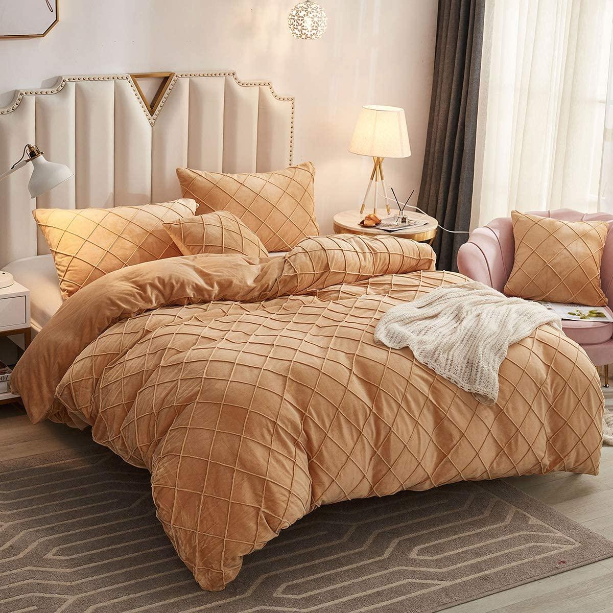 Velvet Pinch Pleats Duvet Set - myhomestore.com.pk