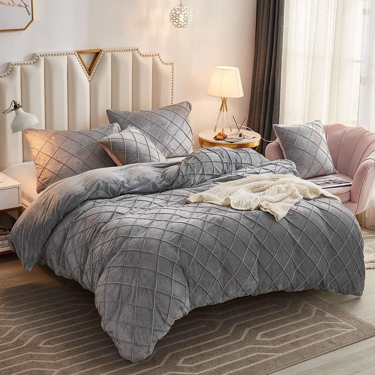Velvet Pinch Pleats Duvet Set - myhomestore.com.pk