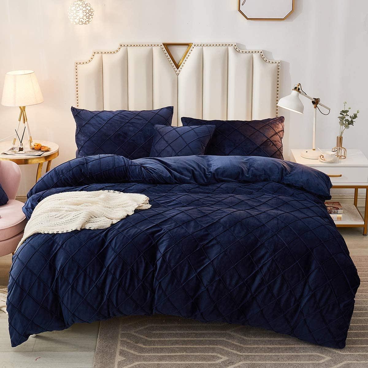 Velvet Pinch Pleats Duvet Set - myhomestore.com.pk