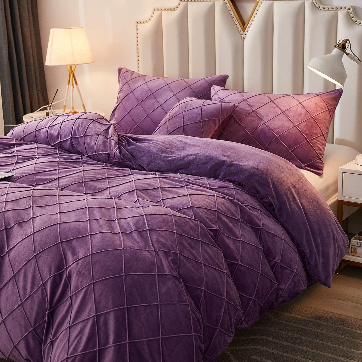 Velvet Pinch Pleats Duvet Set - myhomestore.com.pk