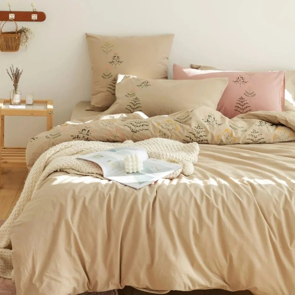 Embroidered Duvet Set Plants Design - myhomestore.com.pk