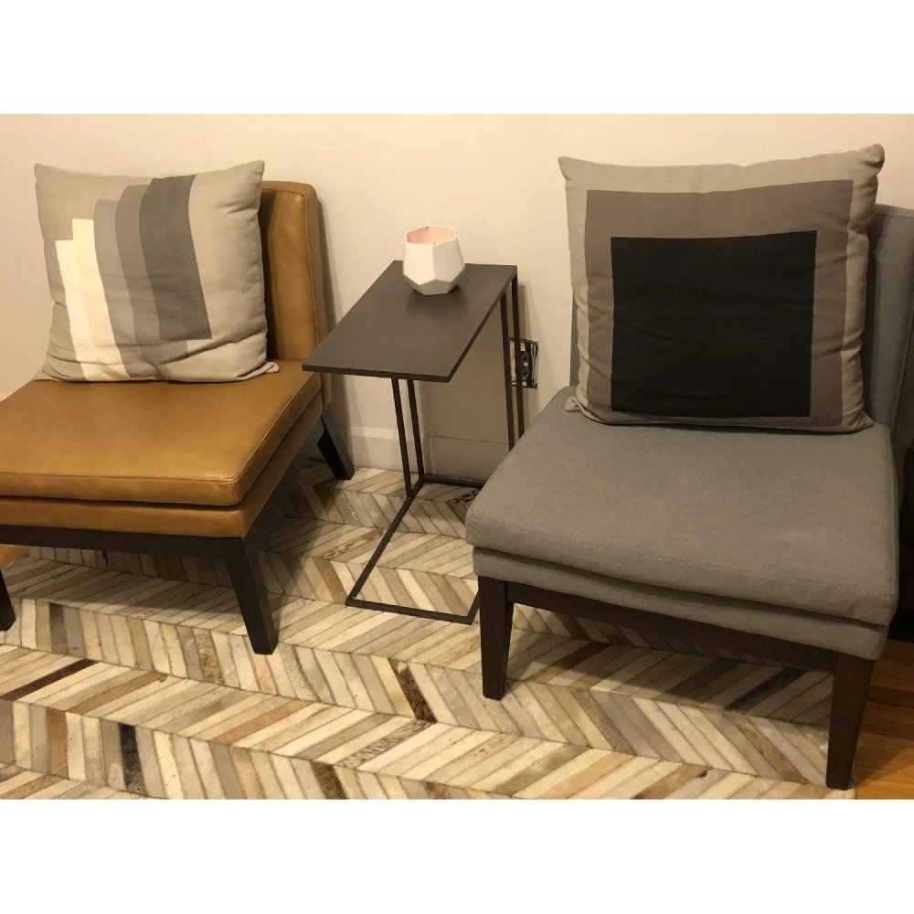 Metal C shape Side Table - myhomestore.com.pk