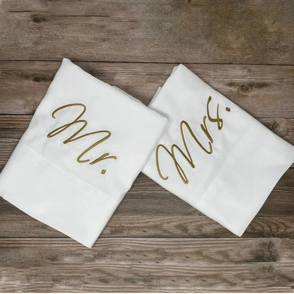 Mr & Mrs Personalized Bedding Set - myhomestore.com.pk
