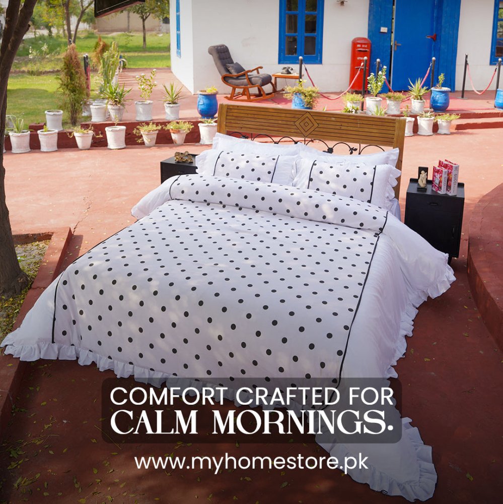 Polka Dots Printed Bedding Duvet Set - myhomestore.com.pk