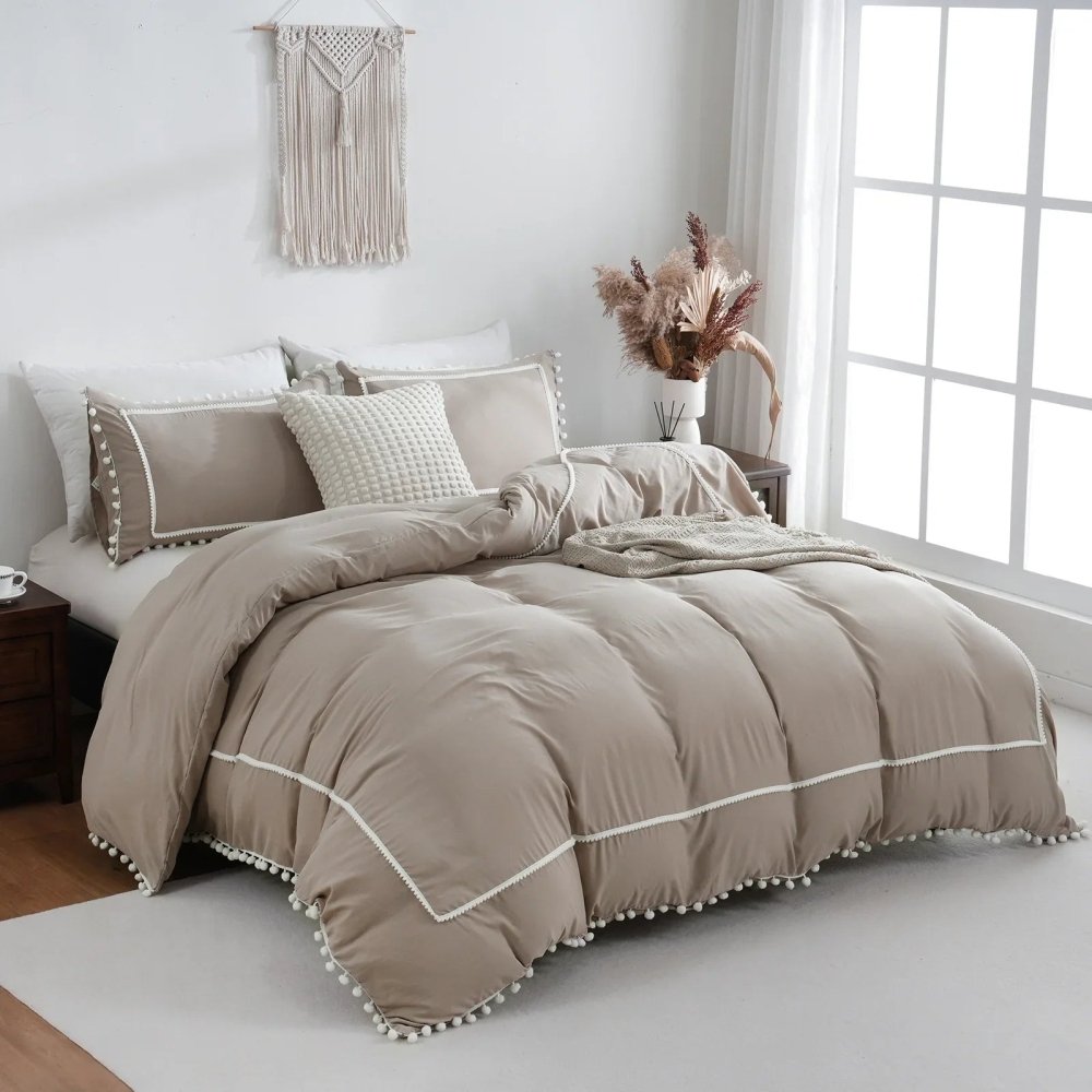 Pom Pom Decor Duble Lace Duvet Set - myhomestore.com.pk