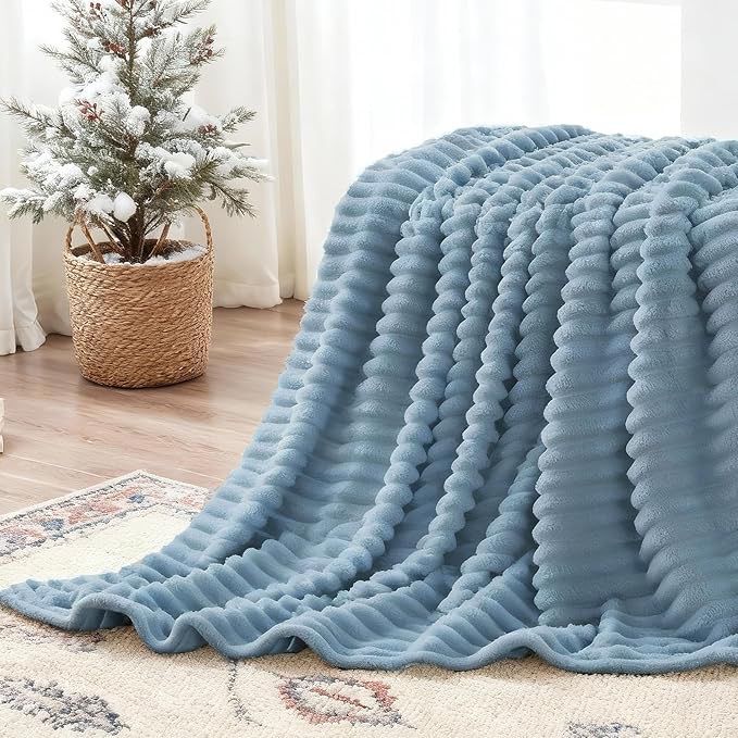 Ribbed Stripe Ultra Soft Fleece Blanket - myhomestore.com.pk