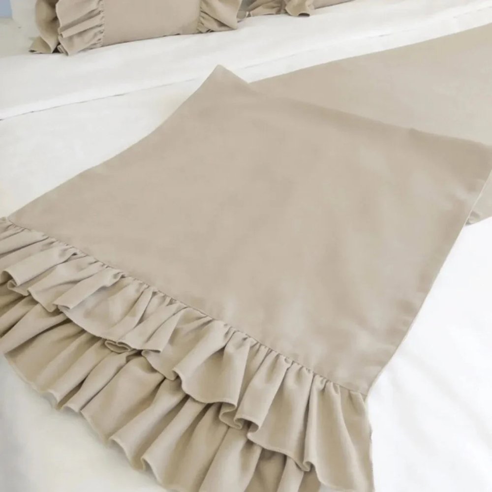 Ruffle Bed Runner - myhomestore.com.pk