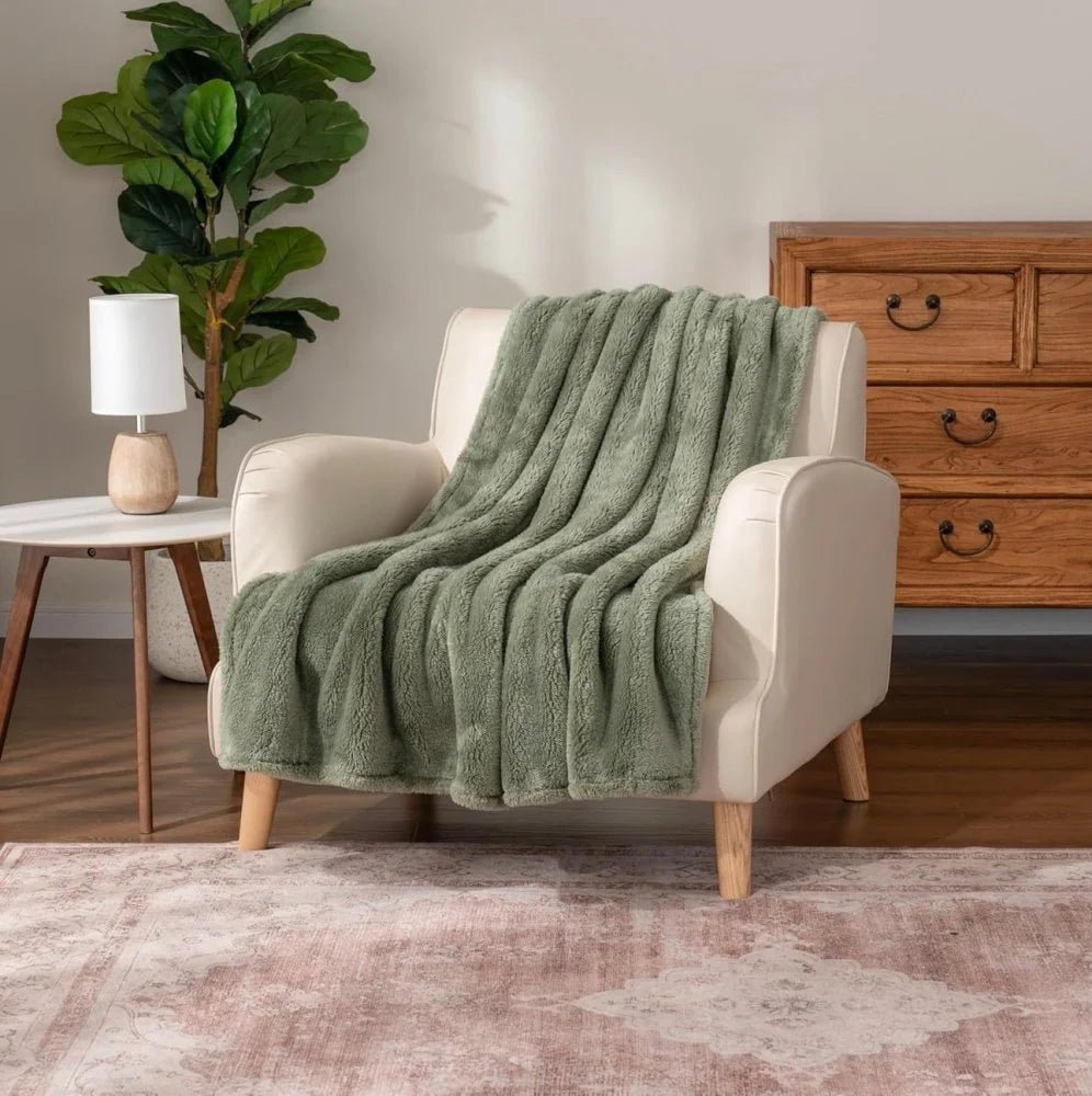 Soft Flannel Fleece Blanket - myhomestore.com.pk