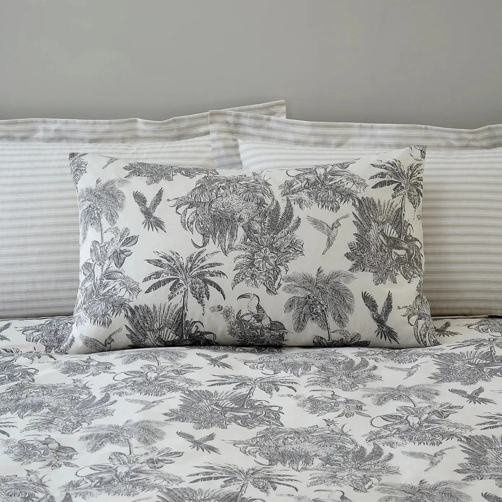 Tropical Botanical Printed Duvet Set – Elegant Black & White Floral Duvet Cover - myhomestore.com.pk