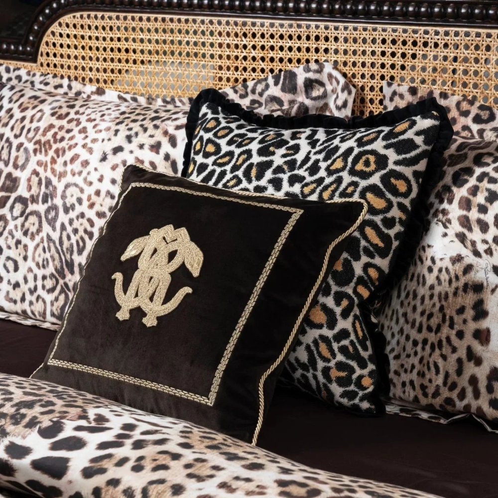 Tufted Embroidered Cushion Cover - myhomestore.com.pk