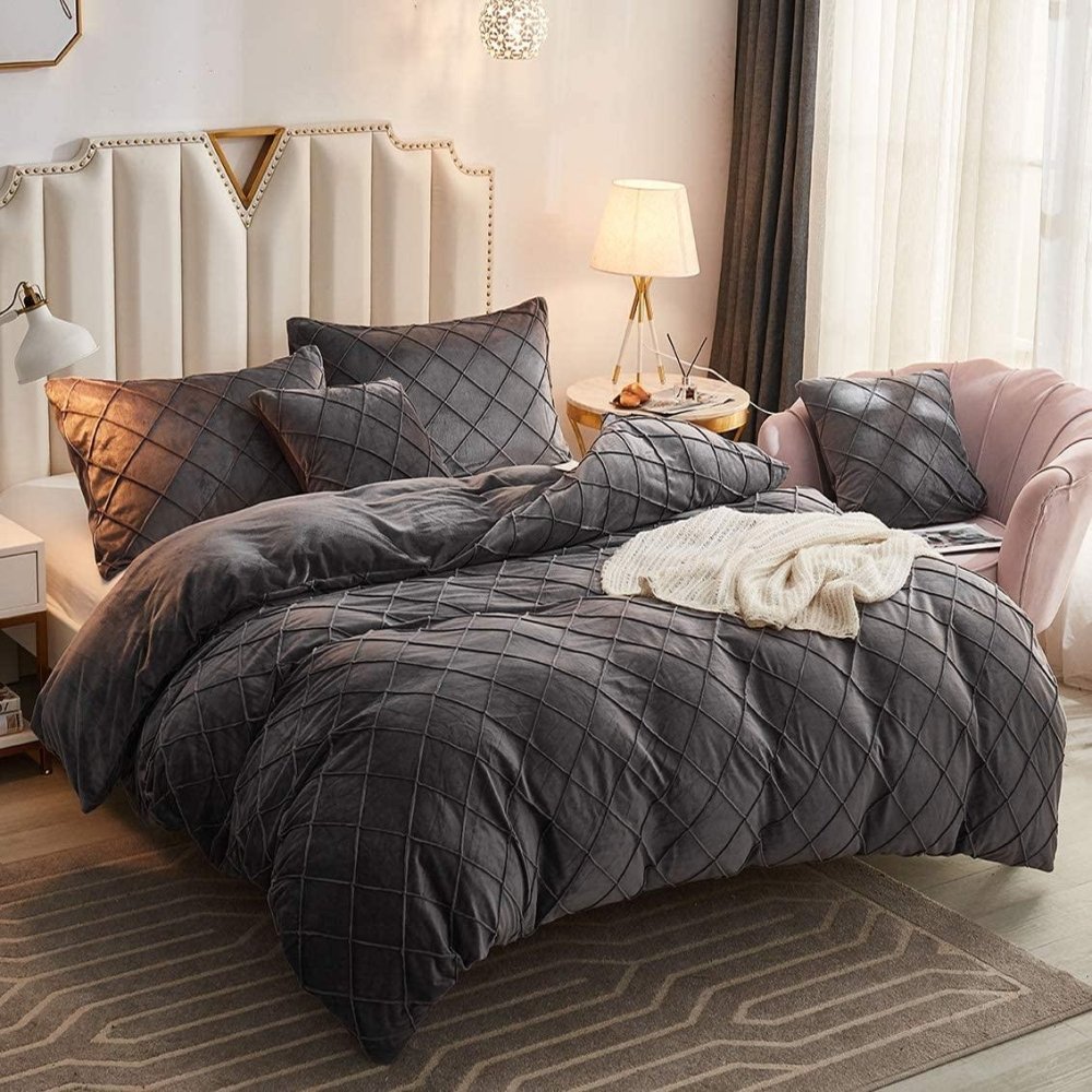 Velvet Pinch Pleats Duvet Set - myhomestore.com.pk