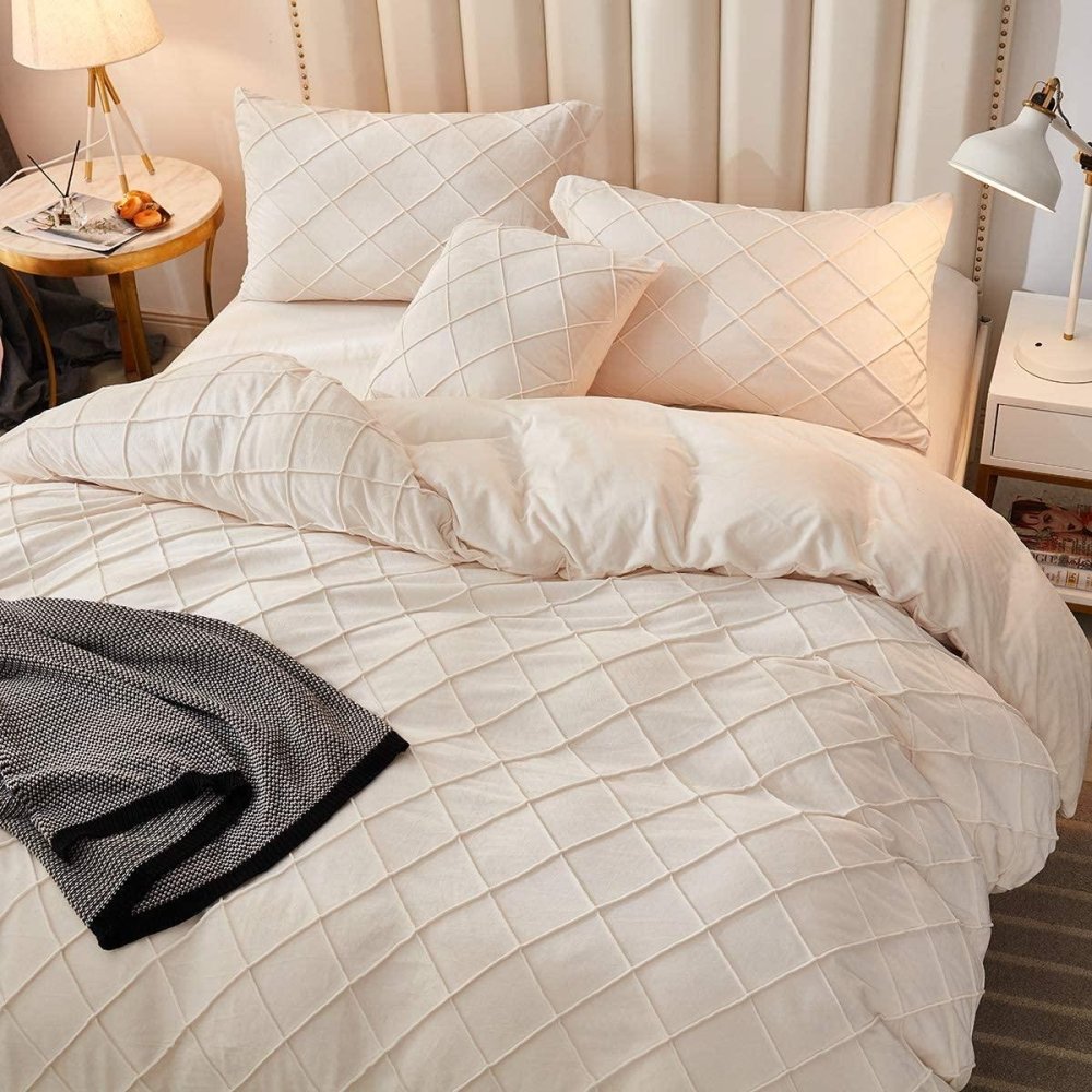 Velvet Pinch Pleats Duvet Set - myhomestore.com.pk