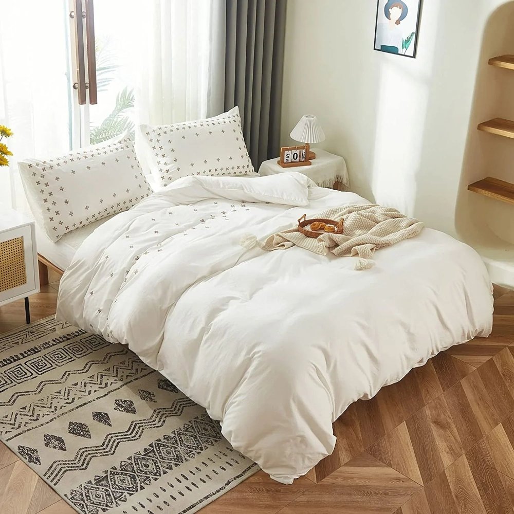 Elegant Sweet Fresh Geometric Pattern Embroidered Duvet Set - myhomestore.com.pk