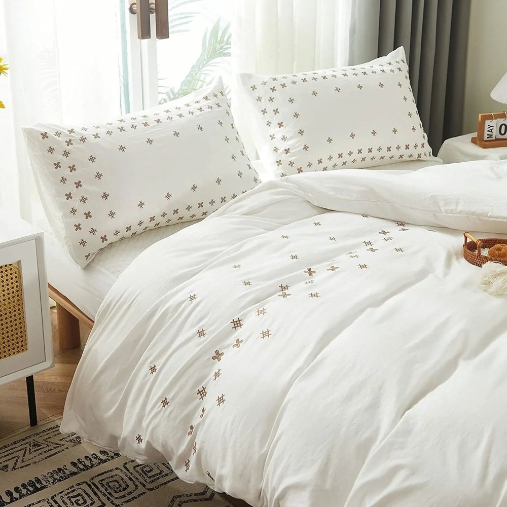 Elegant Sweet Fresh Geometric Pattern Embroidered Duvet Set - myhomestore.com.pk