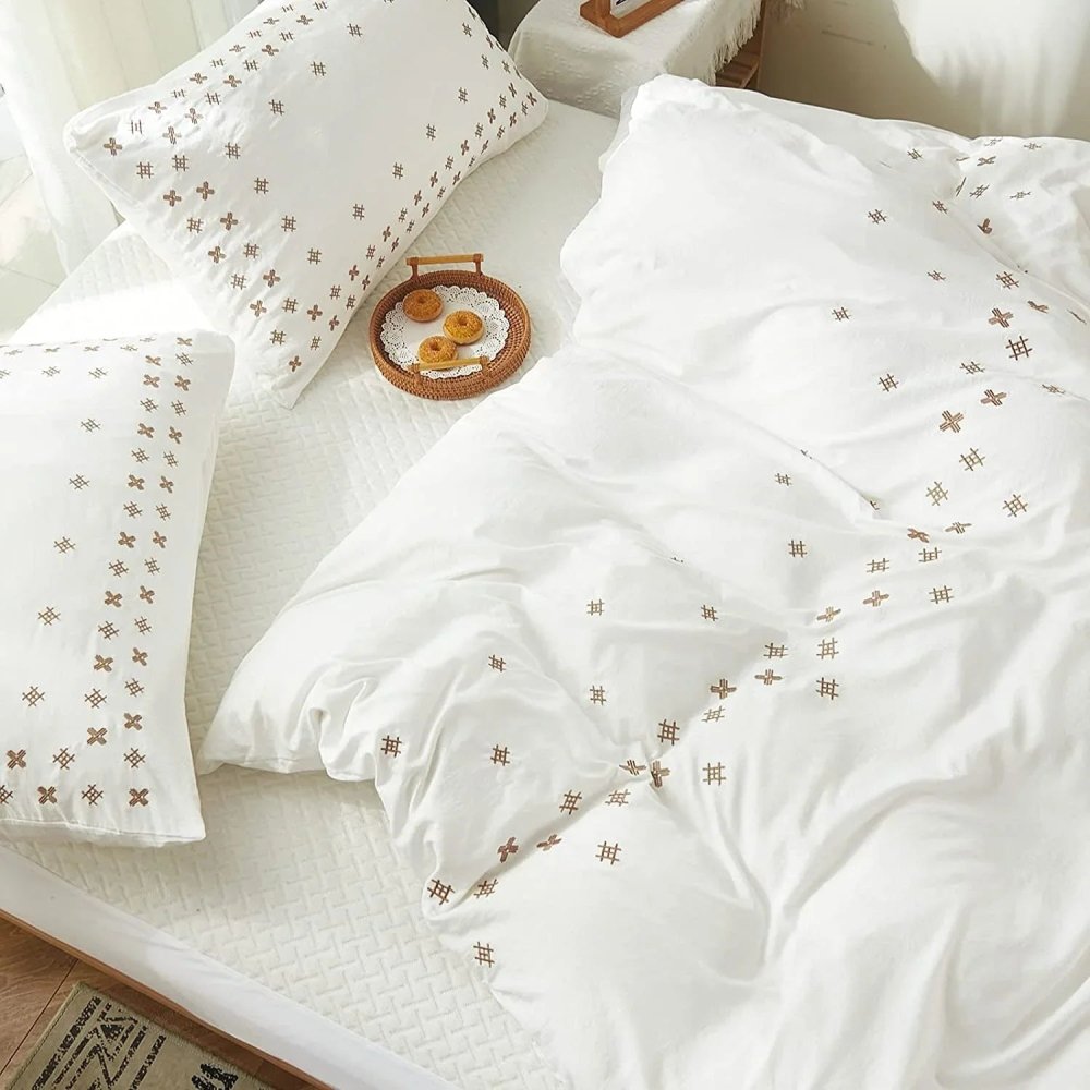 Elegant Sweet Fresh Geometric Pattern Embroidered Duvet Set - myhomestore.com.pk