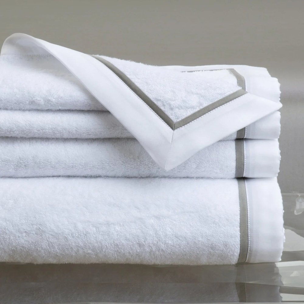 White Bath Towel - myhomestore.com.pk