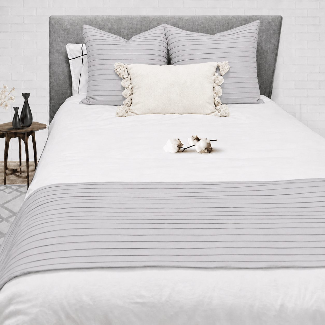 Luxury Pleated Bed Runner with 2 Matching Cushions – Light Grey