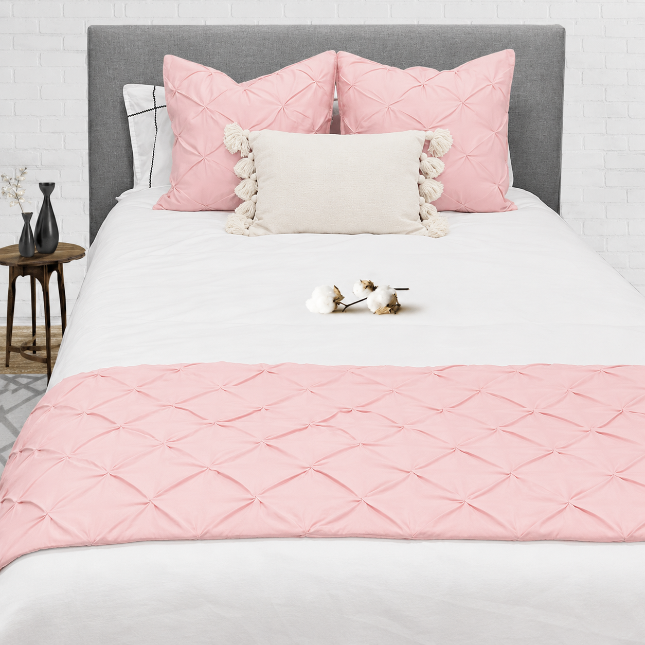 Bed Runner With Two Cushions (Pink)