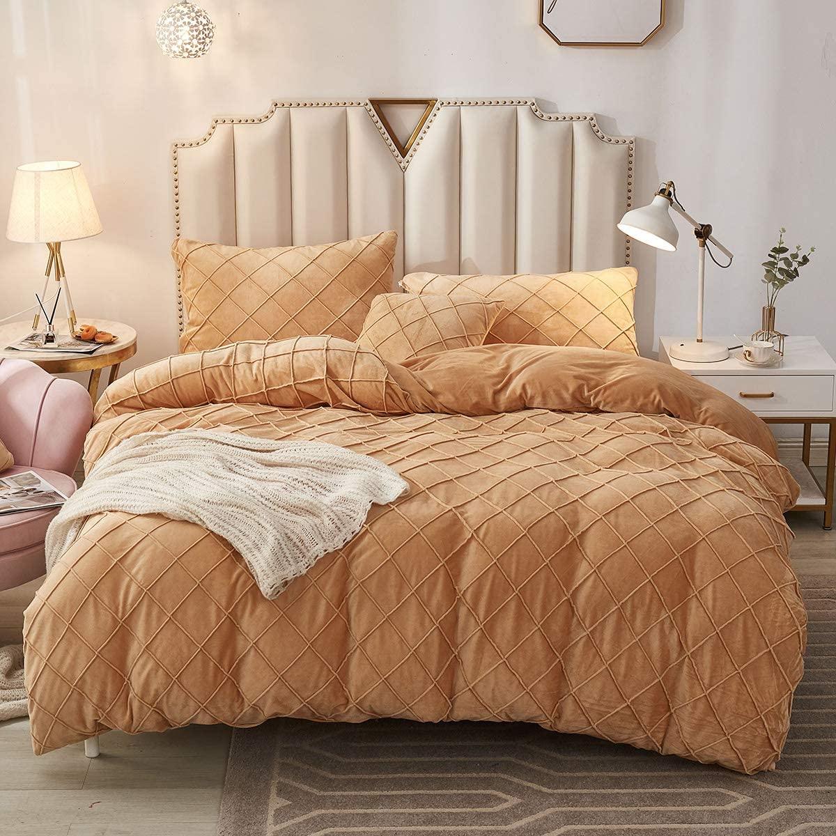 Velvet Pinch Pleats Duvet Set - myhomestore.com.pk