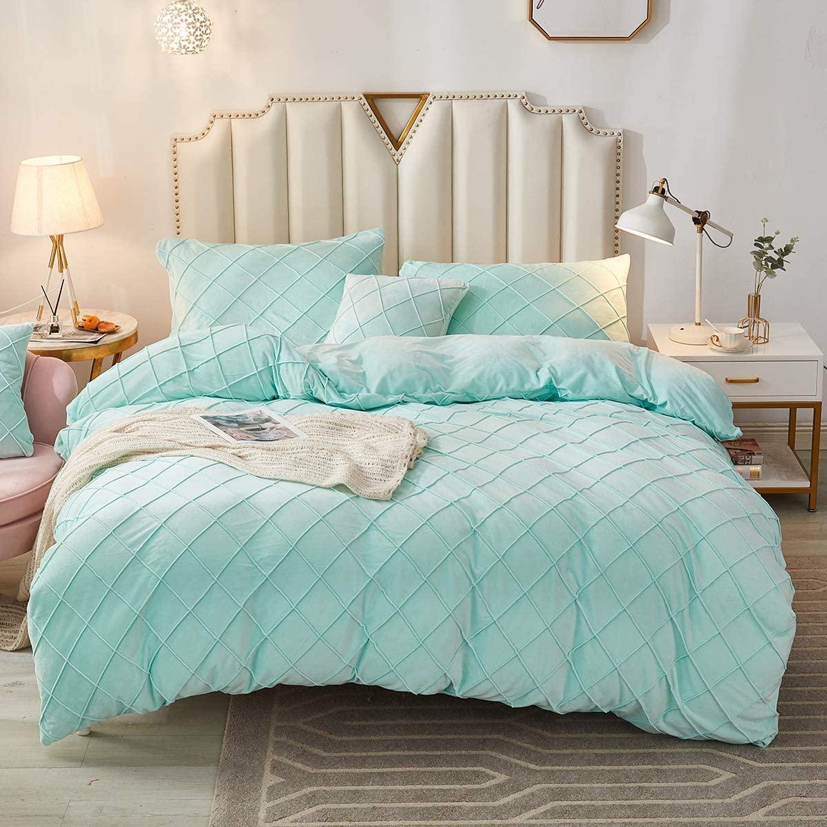 Velvet Pinch Pleats Duvet Set - myhomestore.com.pk