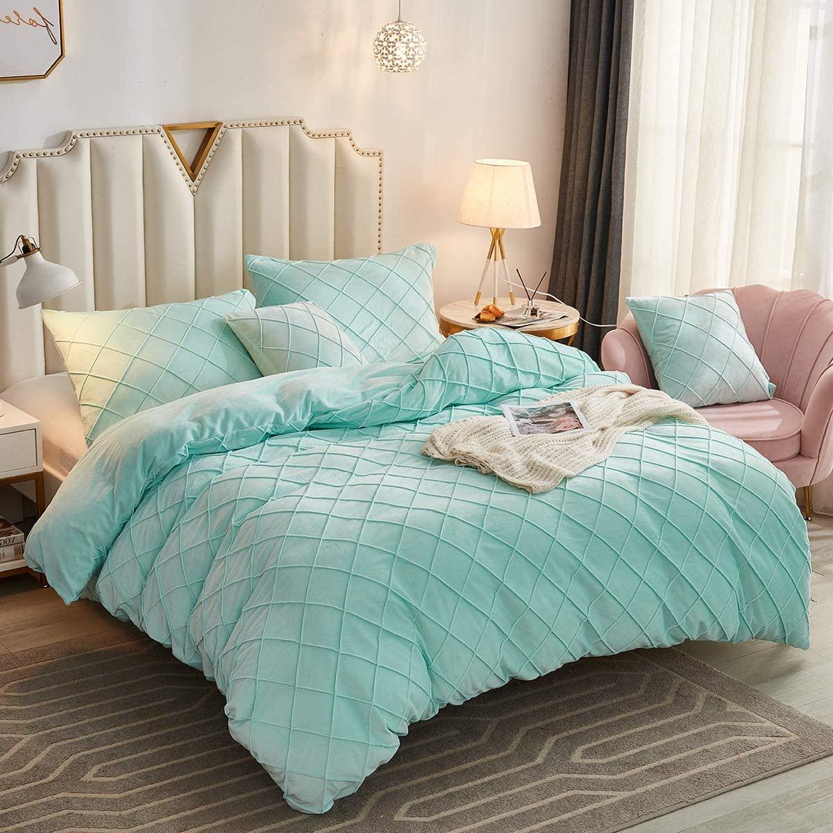 Velvet Pinch Pleats Duvet Set - myhomestore.com.pk
