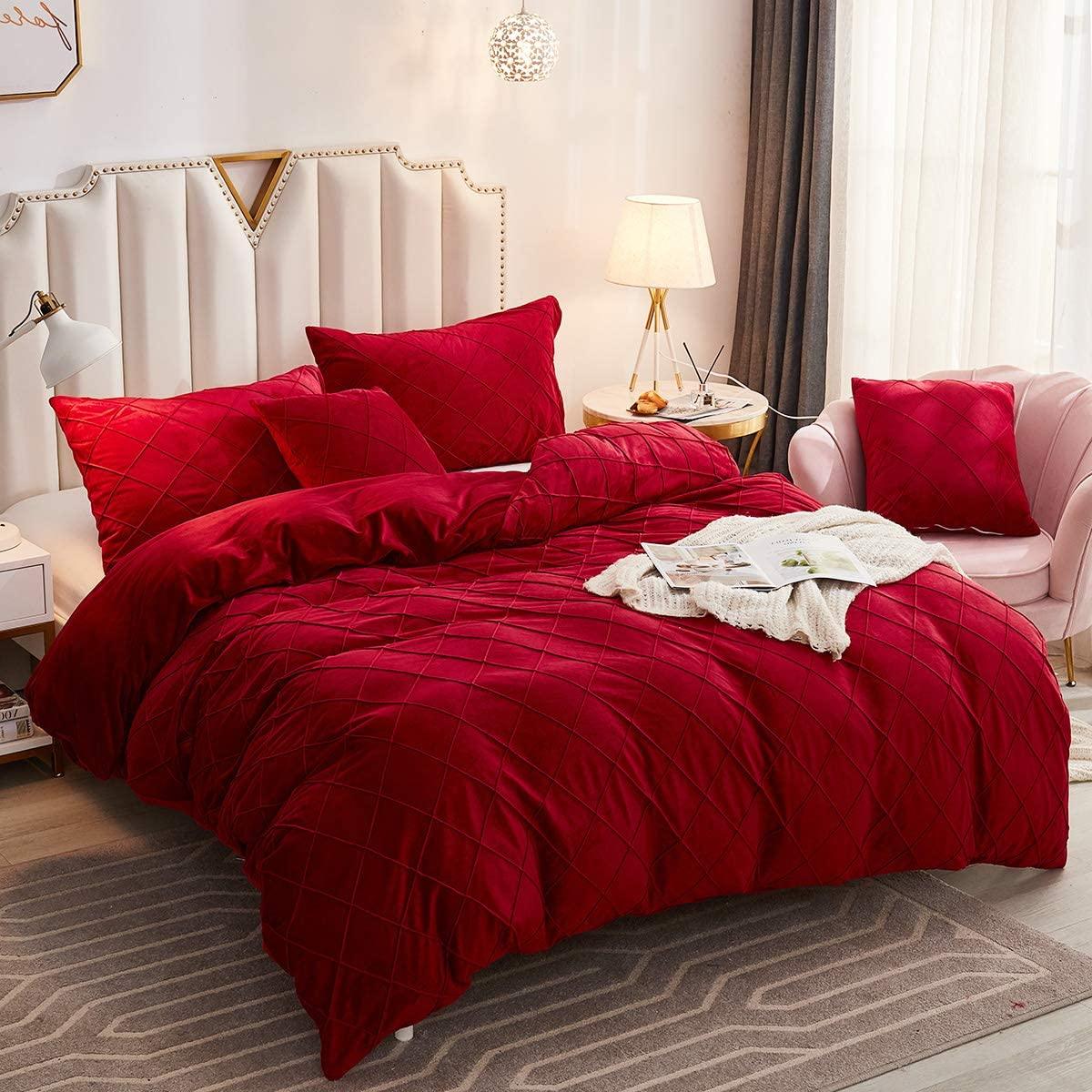Velvet Pinch Pleats Duvet Set - myhomestore.com.pk