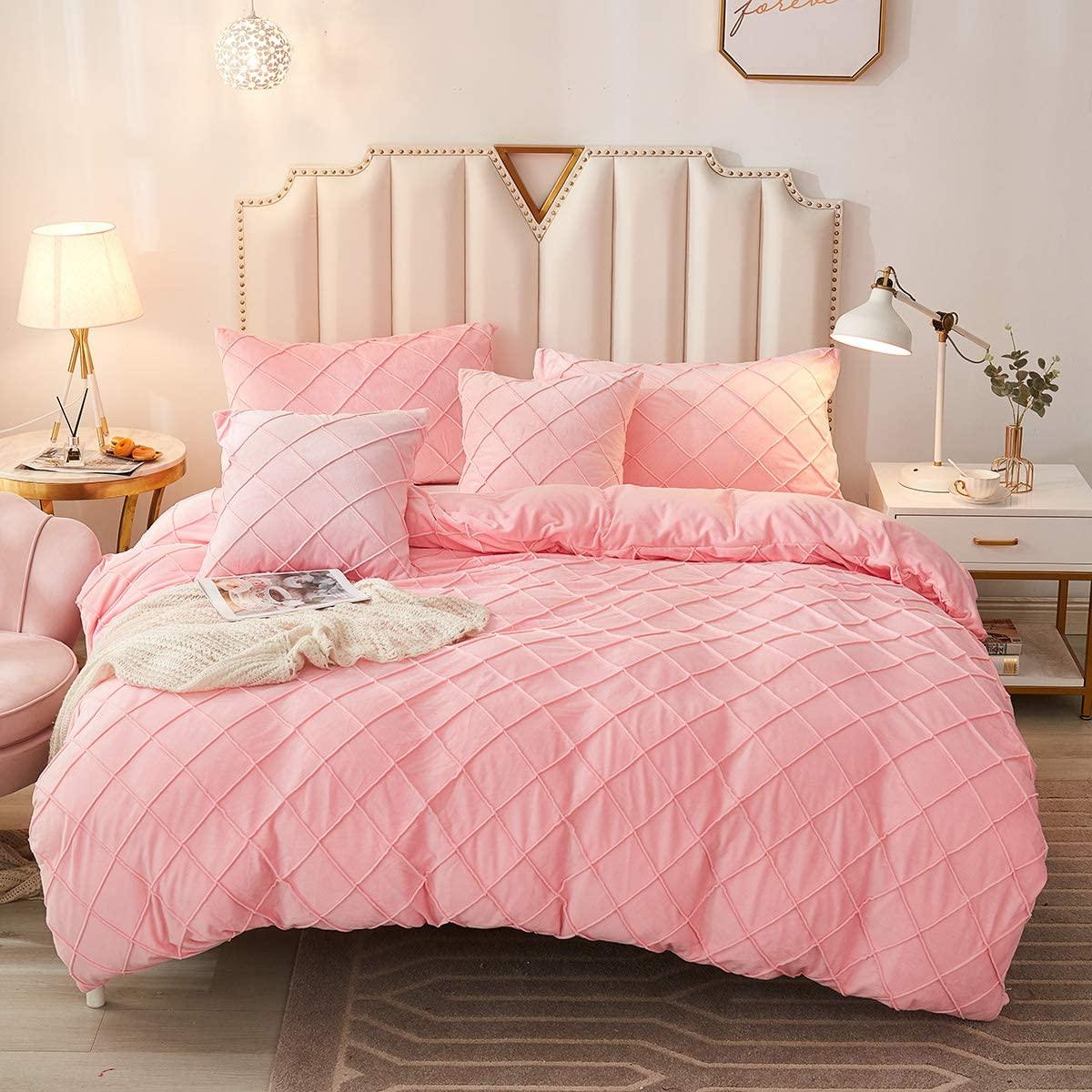 Velvet Pinch Pleats Duvet Set - myhomestore.com.pk