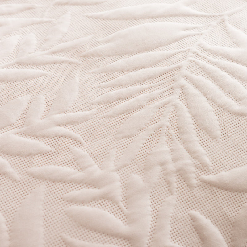 Leafy Pattern Velvet Bedspread | Elegant Bedroom Decor