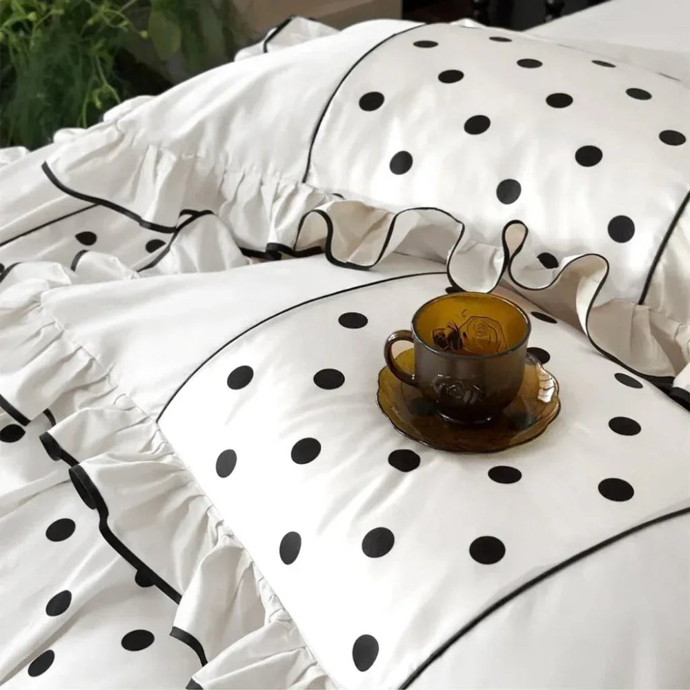 Polka Dots Printed Bedding Duvet Set - myhomestore.com.pk