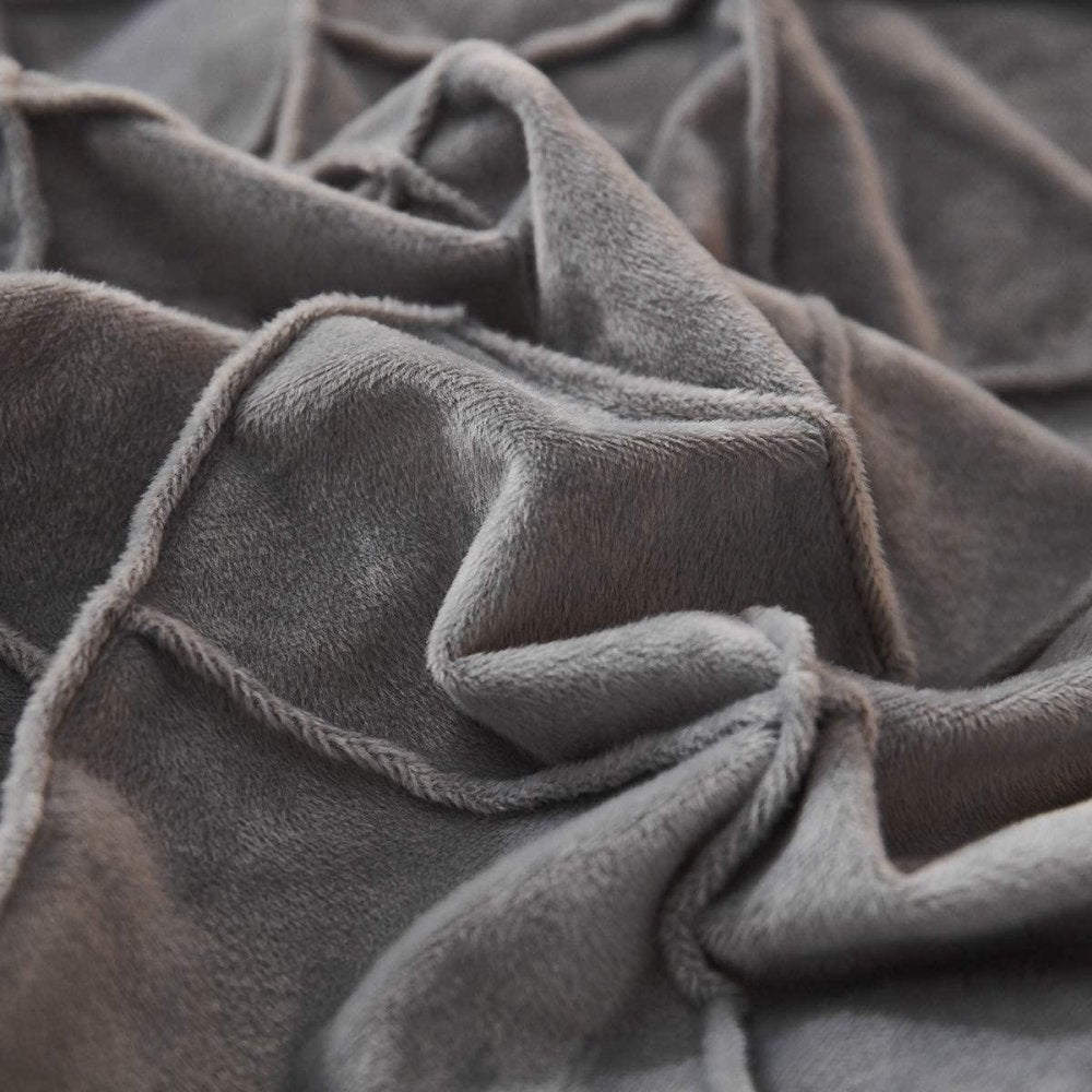 Velvet Pinch Pleats Duvet Set - myhomestore.com.pk