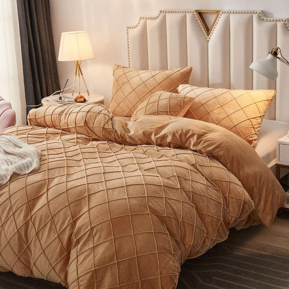 Velvet Pinch Pleats Duvet Set - myhomestore.com.pk