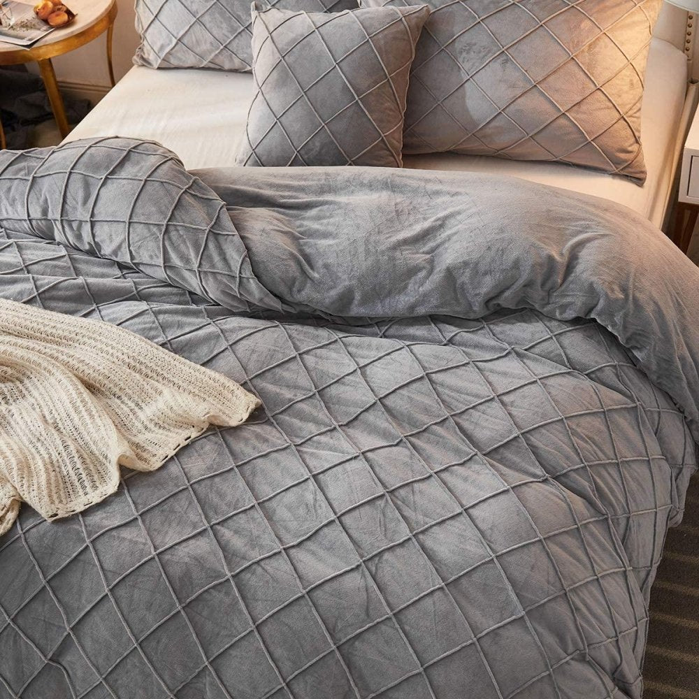 Velvet Pinch Pleats Duvet Set - myhomestore.com.pk