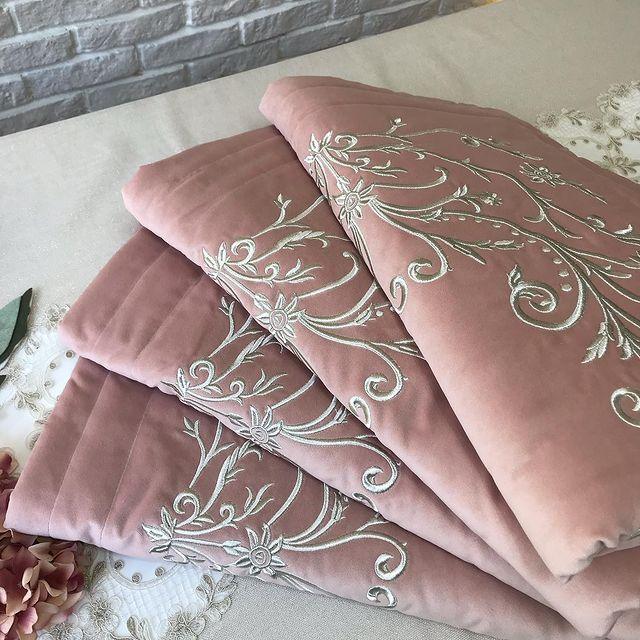 Embroidered Velvet Prayer Mat (2 piece) - myhomestore.com.pk