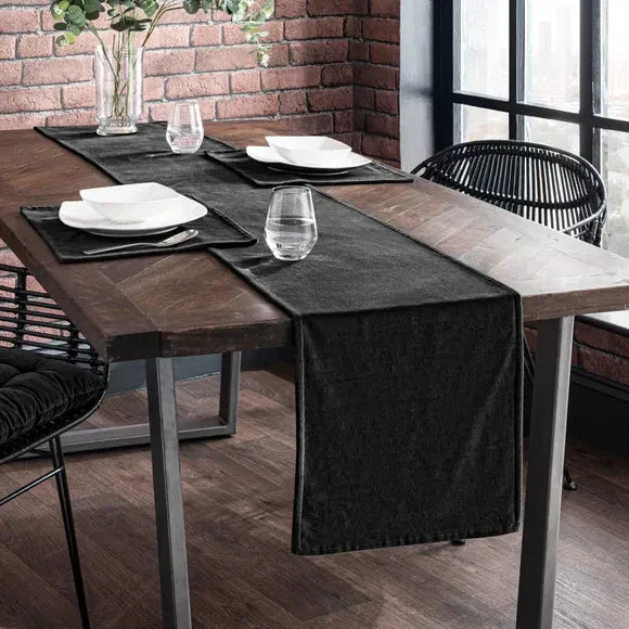 New Velvet Table Runner With Mats - myhomestore.com.pk