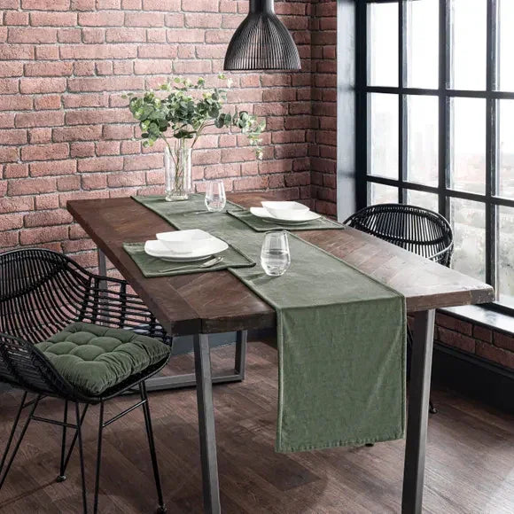 New Velvet Table Runner With Mats - myhomestore.com.pk