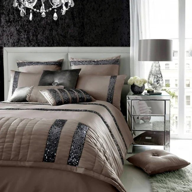 Luxury Sequence Bridal Bedding Duvet With Filled - myhomestore.com.pk