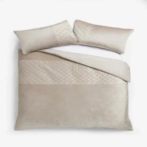 Luxury Velvet Duvet Set - myhomestore.com.pk
