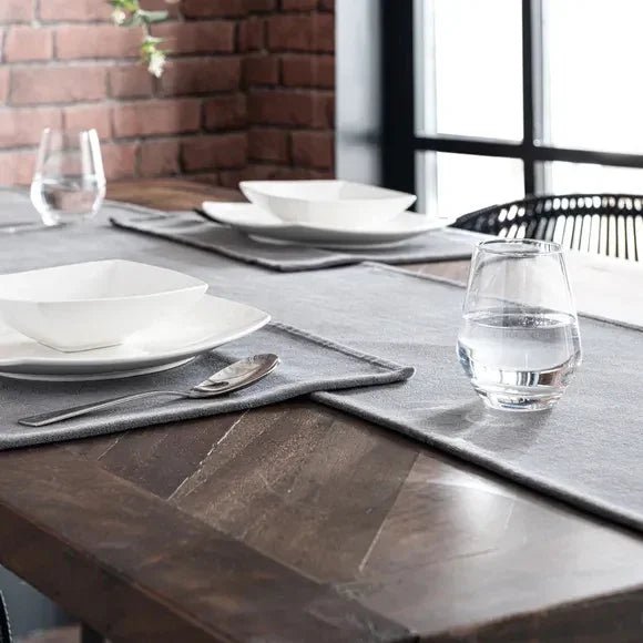 New Velvet Table Runner With Mats - myhomestore.com.pk