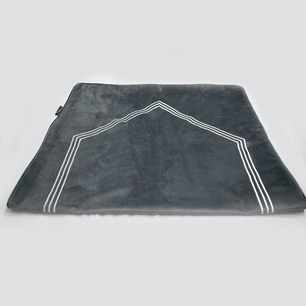 Velvet Prayer Mat Set with Leather Pouch - myhomestore.com.pk