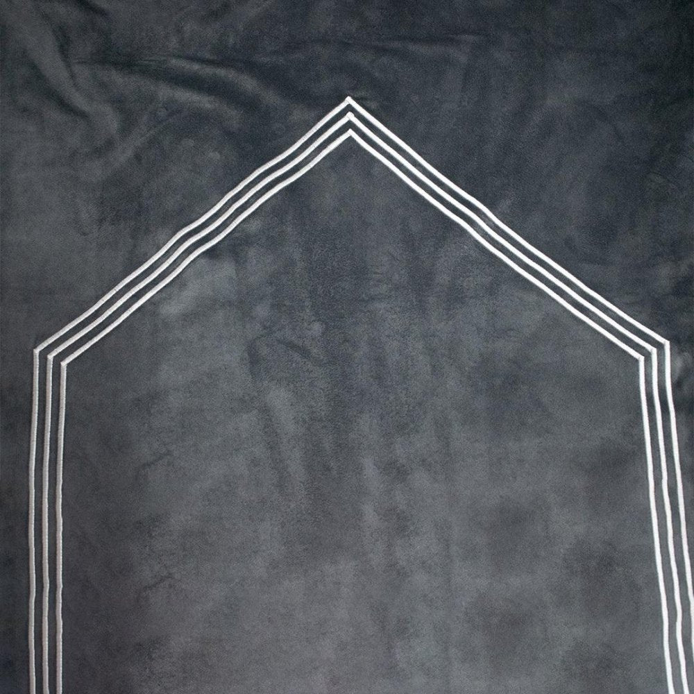 Velvet Prayer Mat Set with Leather Pouch - myhomestore.com.pk