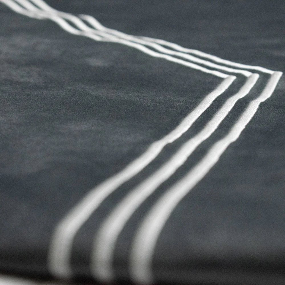 Velvet Prayer Mat Set with Leather Pouch - myhomestore.com.pk